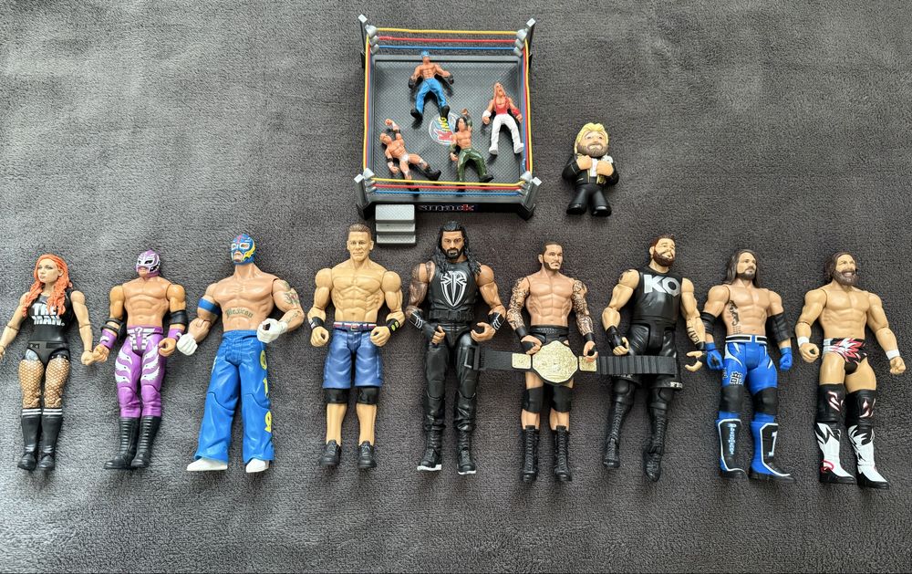 WWE фигурки и маски