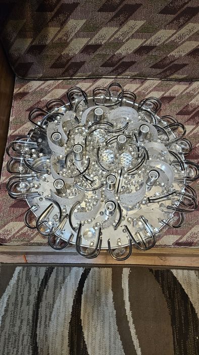Продам люстру в хорошем состоянии