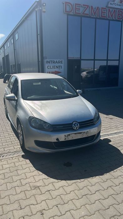 Dezmembram Volkswagen Golf 6 1.6 diesel din 2011