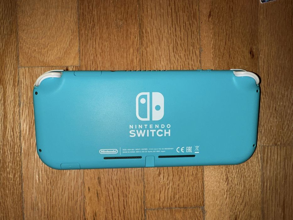 Nintendo Switch Lite + 2 Joy-Cons + Mario Kart + 128GB SD