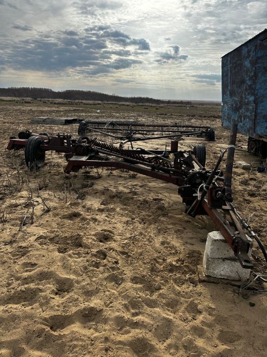 Продам трактор, косилку, будку.