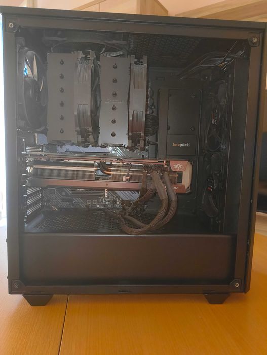 Геймърски компютър (Ryzen 7 5800X3D, RX 6800XT, 16GB RAM, 1 TB+256GB SSD)
