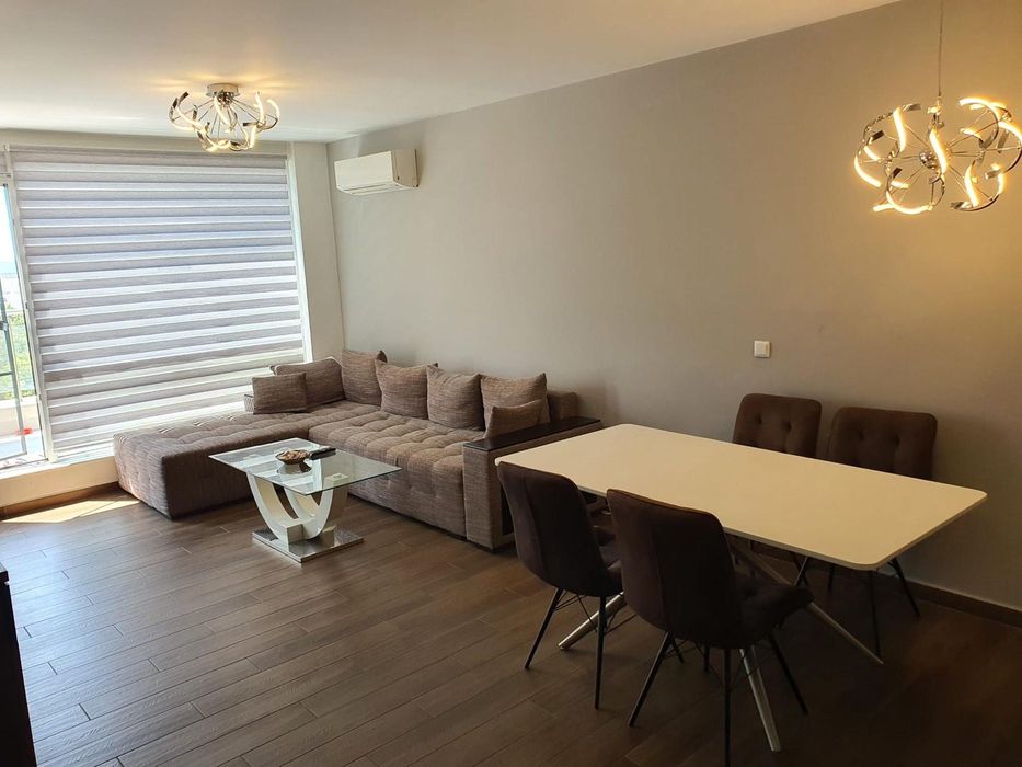 Дава се под наем Двустаен апартамент в Бургас, Славейков - 70 кв.м за 714 € - Снимка #2