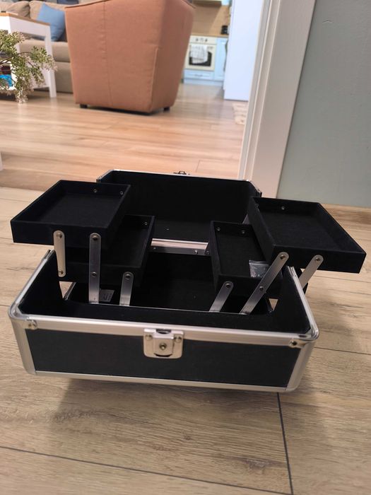 Куфарче за гримове