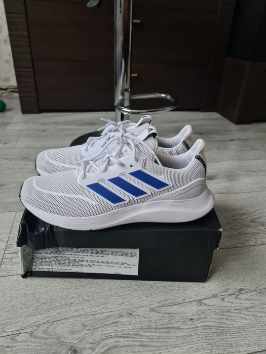 Продам кроссовки адидас