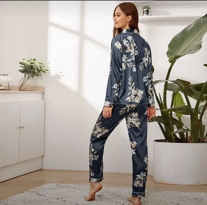 Пижамы женские на выбор.