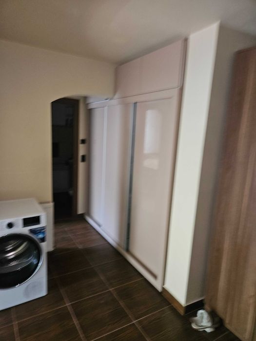 Inchiriez apartament ,bl 51,ca punct de reper magazinul Lemns ,Găești