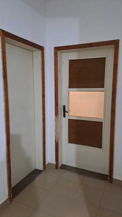 Продавам дървени врати и прозорци