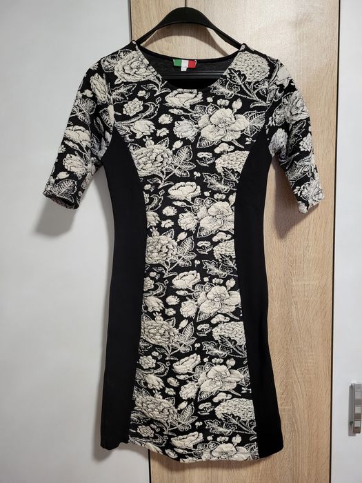 2бр дамски плътни рокли