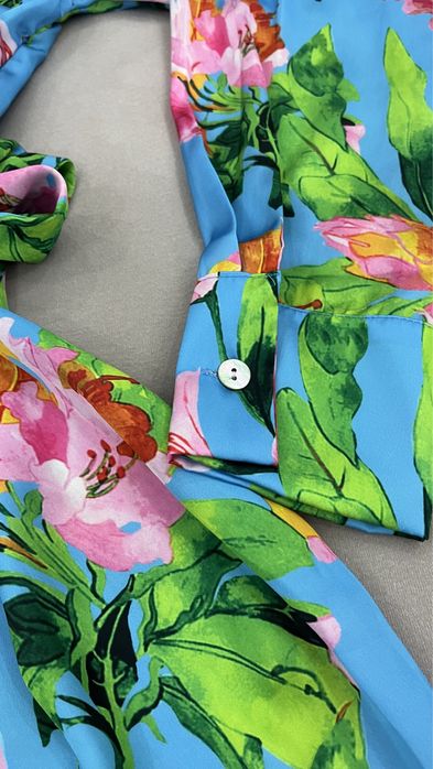 Флорална сатенирана рокля