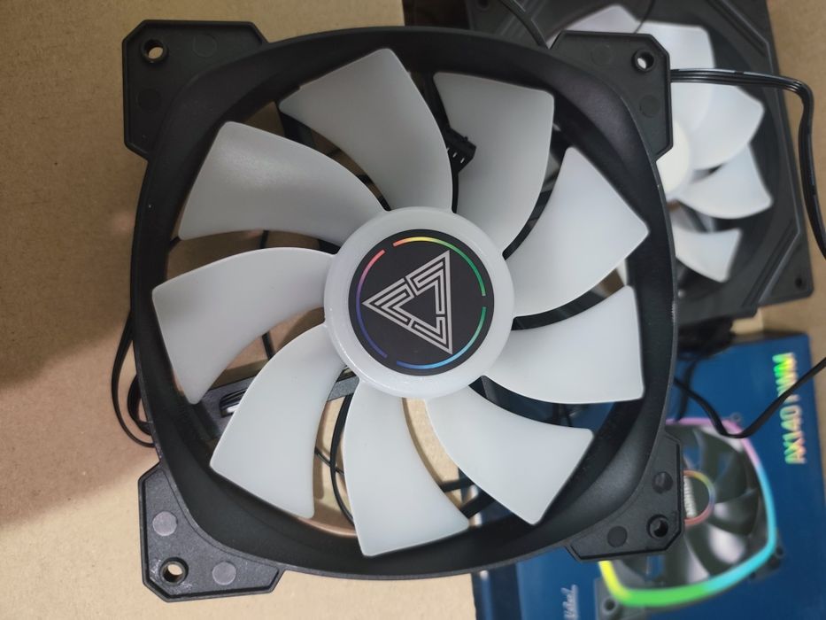 Fan argb 140 montech , noi cu controler