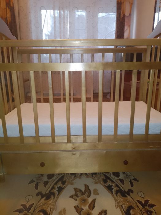 Детская кроватка.
