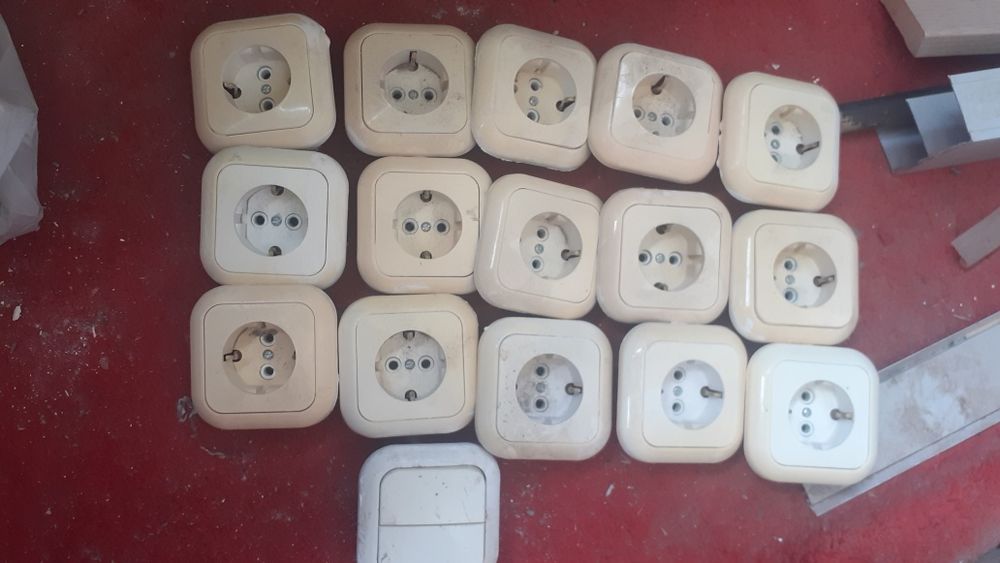 Розетки и выключатель б/у