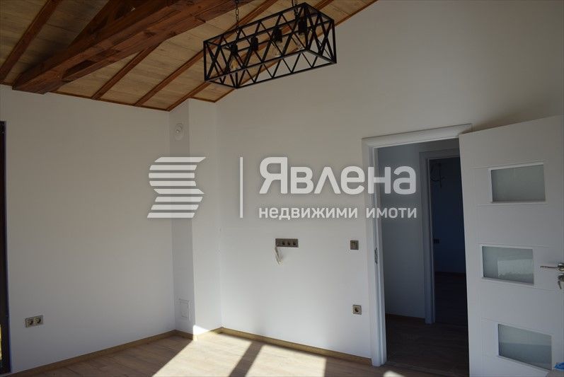 Агенция Явлена продава готова, едноетажна къща с п