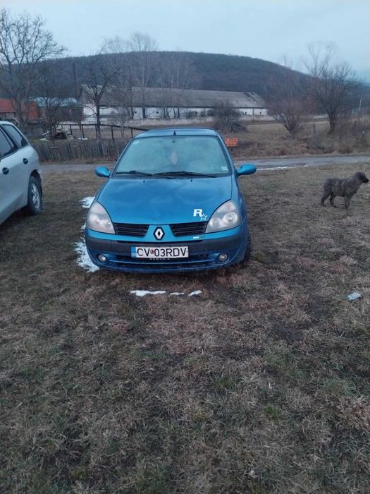 vehucule renault clio