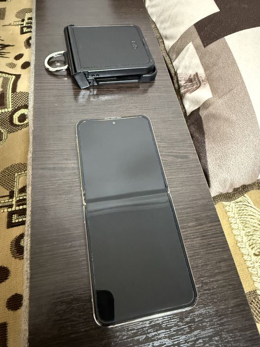 Samsung Flip 4  (Флип4)