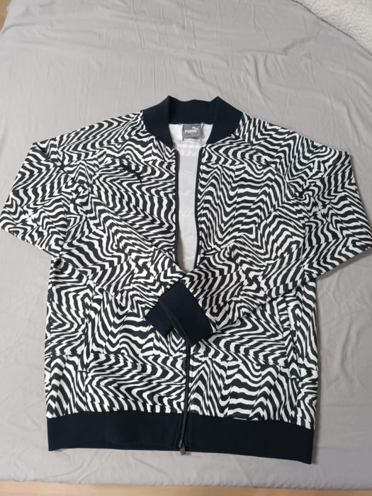 Продавам дамско горнище PUMA