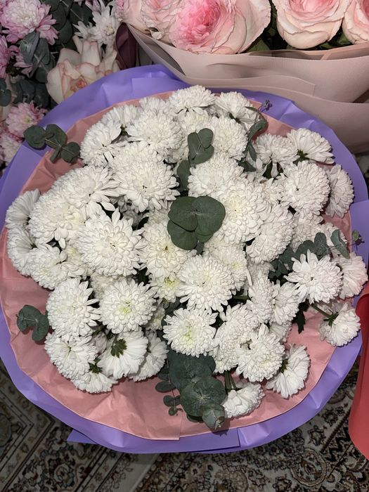 Букет белых хризантем