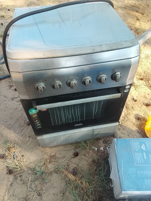 Продам газ плиту