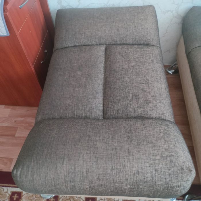 Продам диван, кресло и пуф.