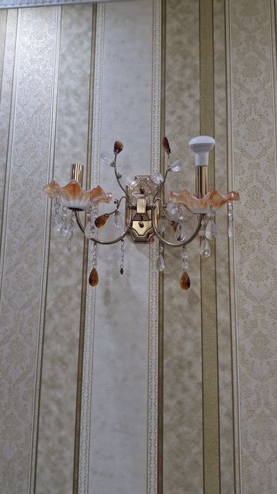 Продам люстры ,бра. Цена договорная