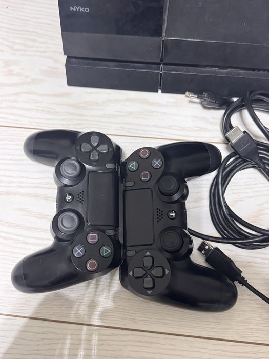 Продам пс4 с играми в отличном состоянии
