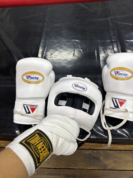 Шлем и перчатки winning
