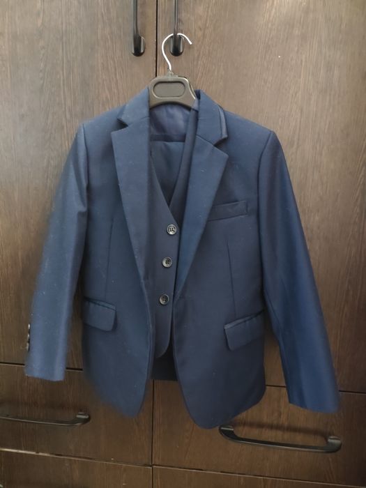 Продам костюм 3ка. 10 000