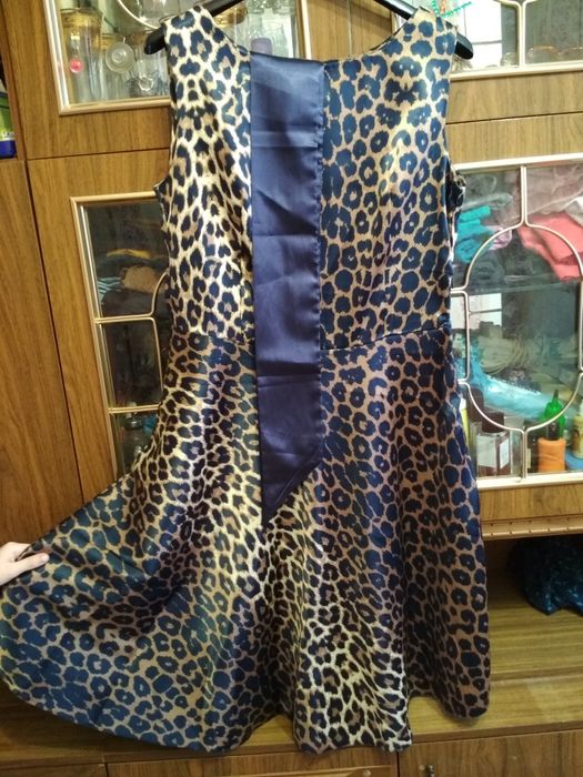 Продам платье ,плотный атлас