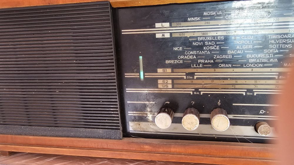 Vand radio cu pickup Traviata vechi