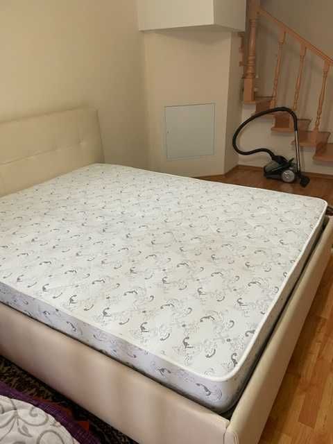 Двухспальная кровать