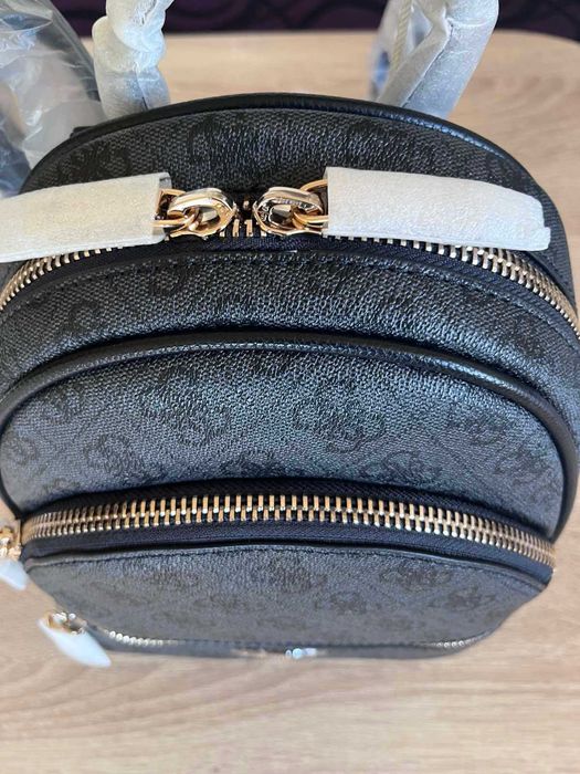 Страхотна оригинална дамска раничка Guess – чисто нова!