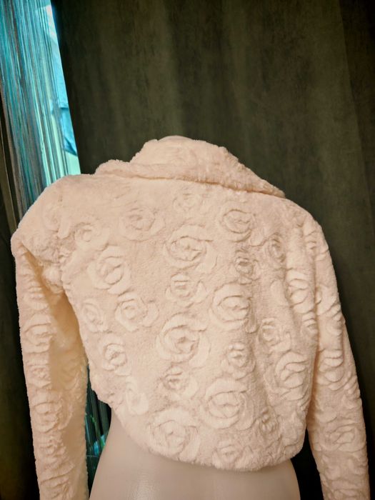 Дамско болеро с пух