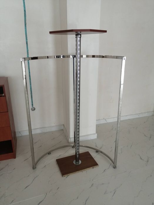 Мебели за магазин