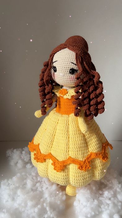 Ръчно изплетена бутикова кукла Бел