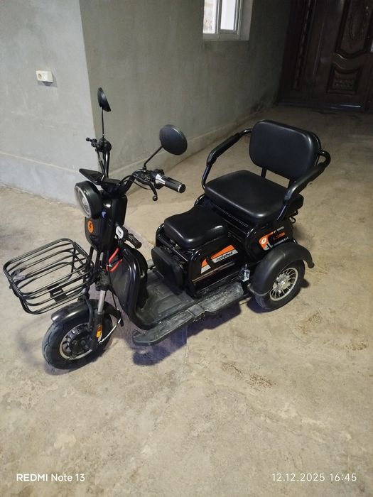 Продам трицыкл скутер