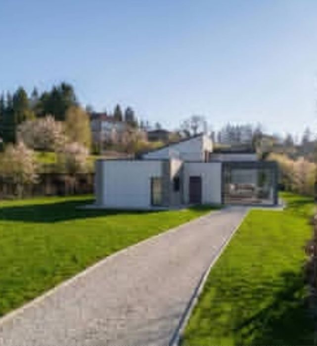 Vila nouă modernă în nordul Italiei