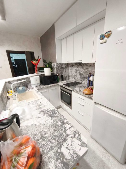 Продавам тристаен апартамент в центъра на гр. Перник