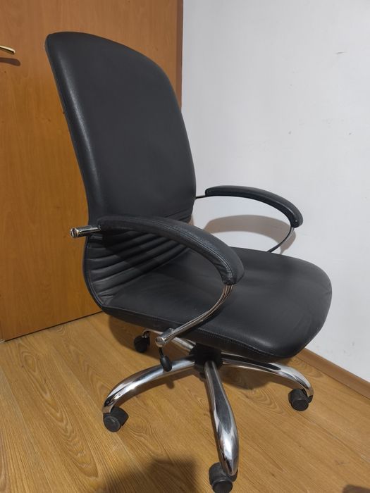 Голям  офис стол  от естествена кожа