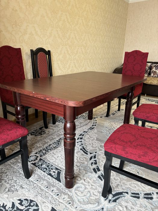 Стол со стульями