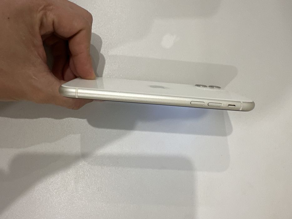Продам iphone 11- 128 g