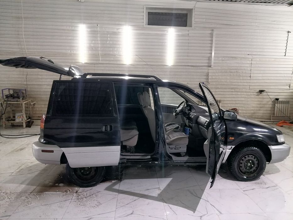 Митсубиши спейс руннер