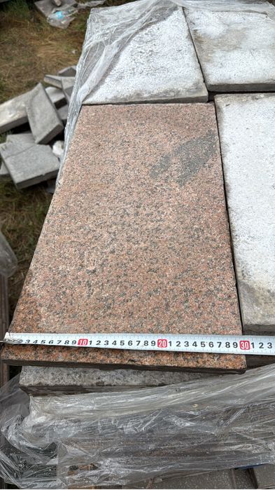 Гранит плитка в хорошем состаяние