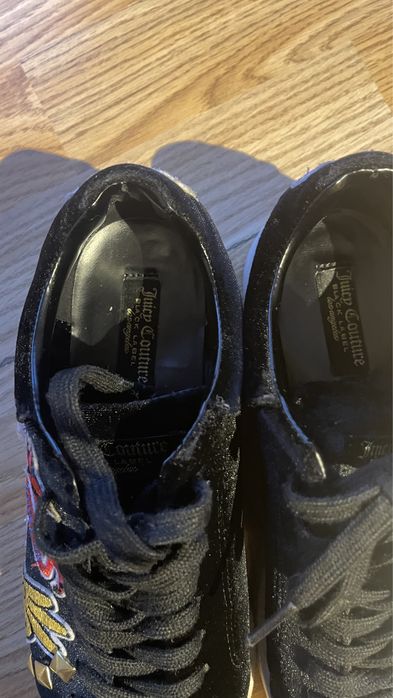 Черни велурени кецове