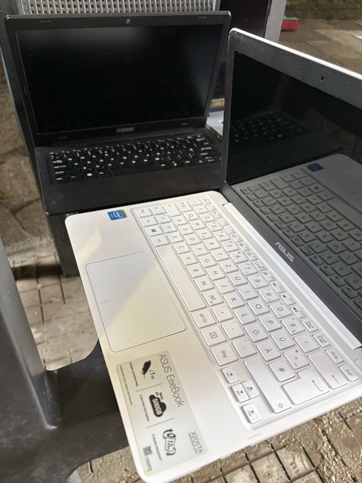 Лаптопи по 30 евро бройката