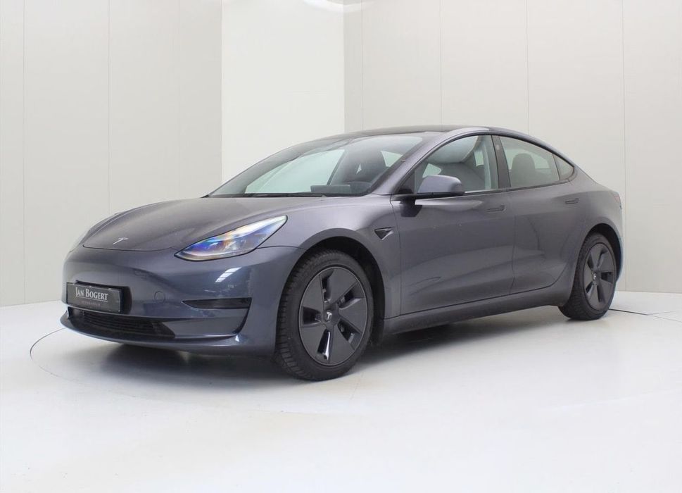 Tesla Model 3 Masina arata si merge 10/10
