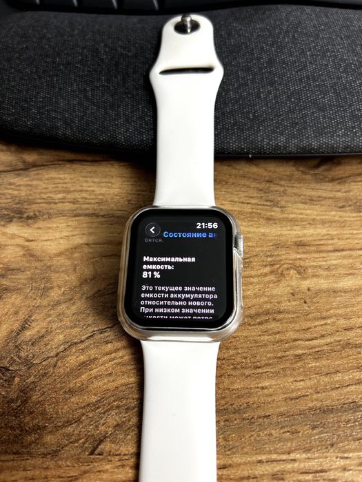 Apple Watch SE 40 мм полный комплект