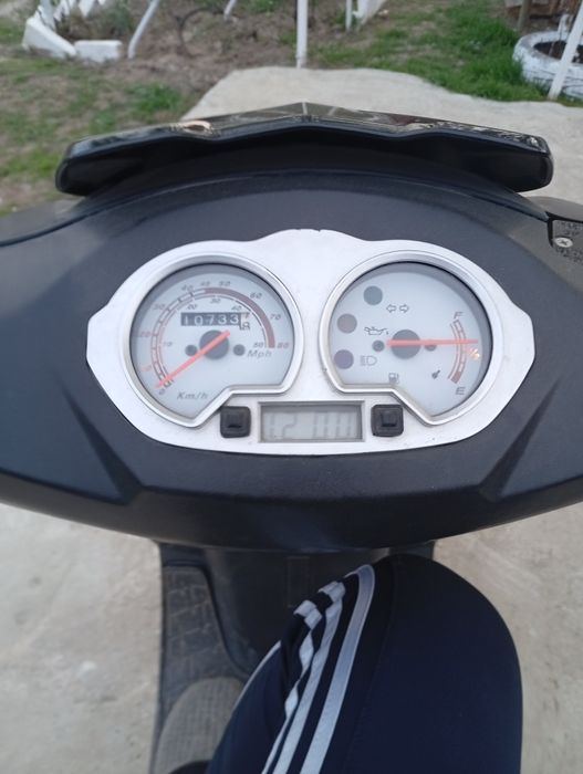 Vând sau schimb scuter