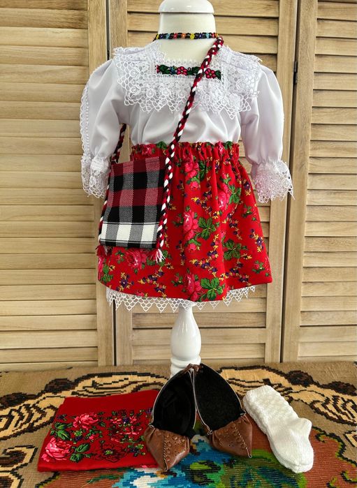Costum traditional pentru fete de Maramures