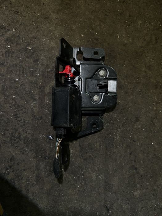 Машинка / Брава заключване заден капак BMW e46